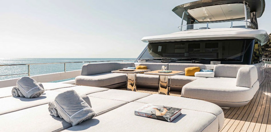 盛世中华 阿兹慕Grande 36M | 打破界限的超级游艇